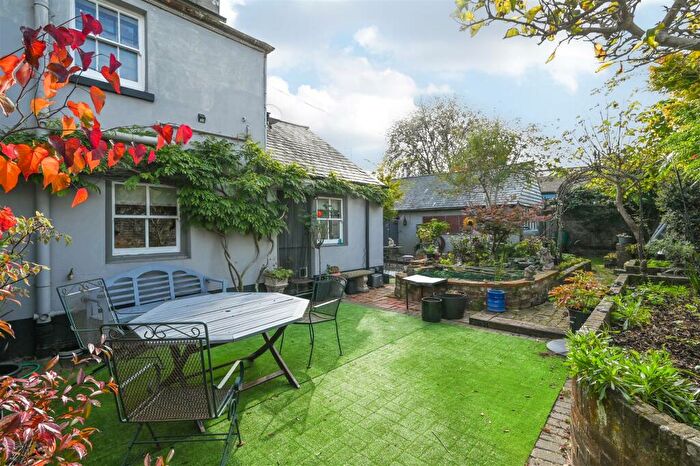 3 Bedroom House For Sale In Church Street, Henfield, BN5