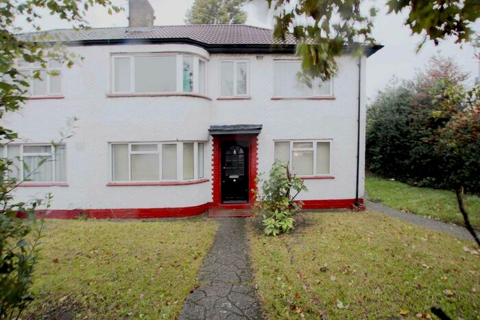 2 Bedroom Flat To Rent In Northumberland Gardens, Isleworth, TW7