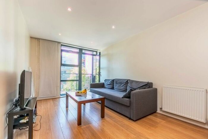 2 Bedroom Flat To Rent In Scott Avenue, Putney, London SW15