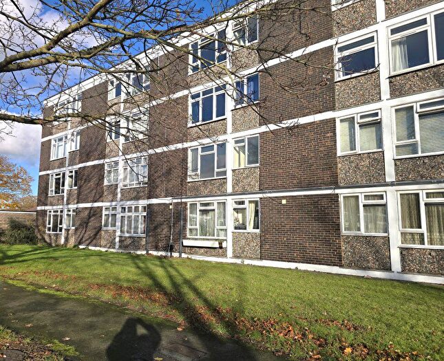 2 Bedroom Flat For Sale In Eldeland, Basildon, SS15
