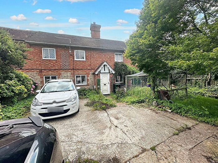 3 Bedroom Semi-detached House For Sale In The Street, Kennington, TN24
