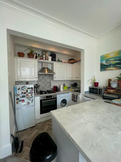 2 Bedroom Flat To Rent In Goldstone Road, Hove, BN3