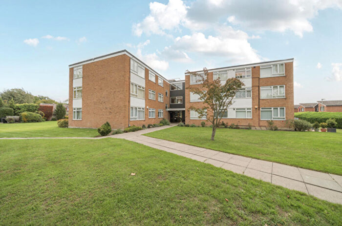3 Bedroom Apartment For Sale In Hawthorne Road, Bromley, BR1