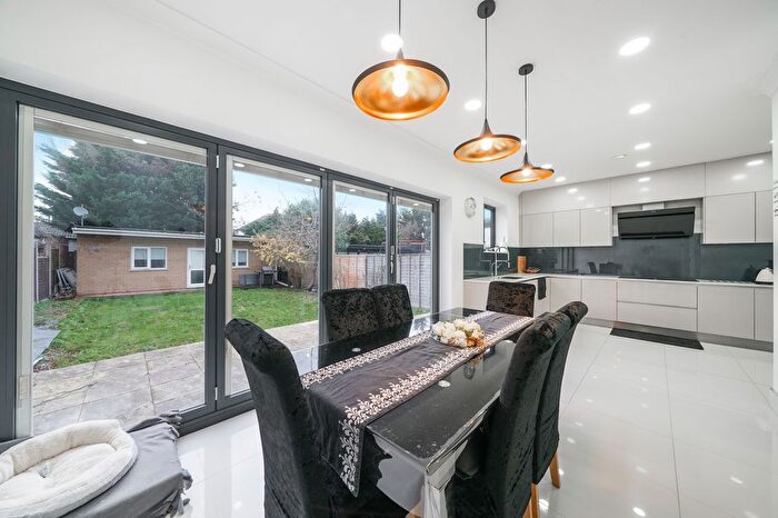 5 Bedroom Terraced House For Sale In Wards Road, Ilford, IG2