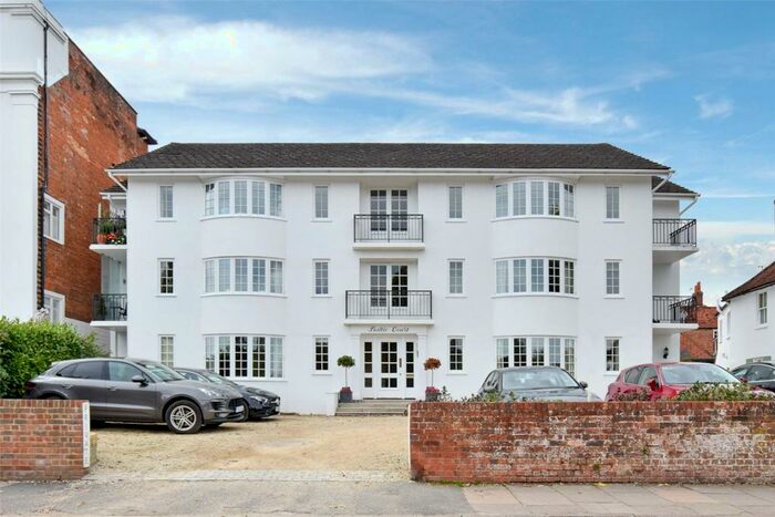 2 Bedroom Apartment To Rent In Thameside, Henley-on-Thames, Oxfordshire, RG9