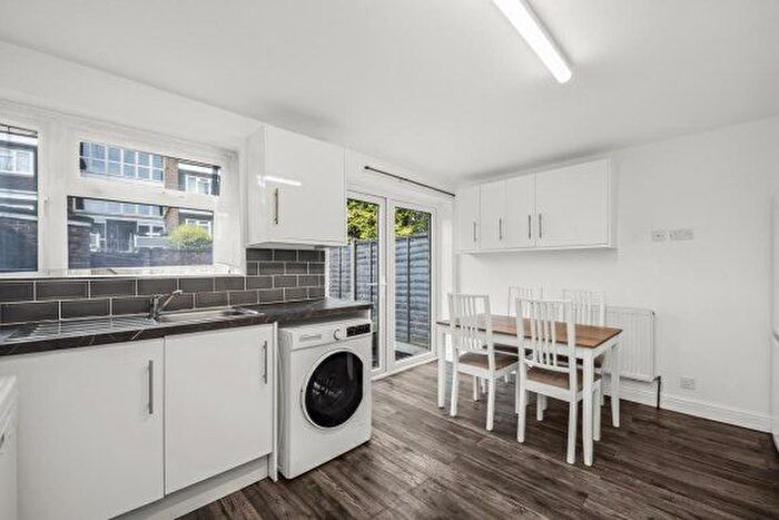 6 Bedroom Terraced House To Rent In Howard Road, Surbiton, Greater London, KT5