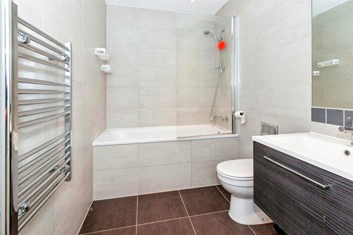 1 Bedroom Flat For Sale In High Street, Slough, SL1
