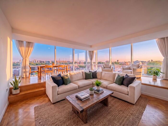 2 Bedroom Flat For Sale In Grosvenor Road, London, SW1V