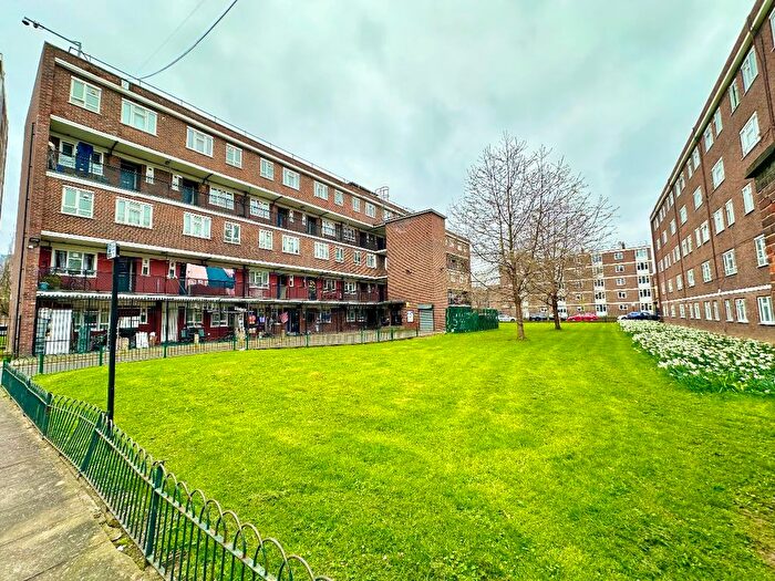 3 Bedroom Flat For Sale In Geffrye Court, London, N1