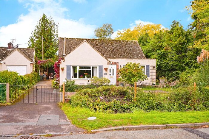 2 Bedroom Bungalow For Sale In Wroslyn Road, Freeland, OX29
