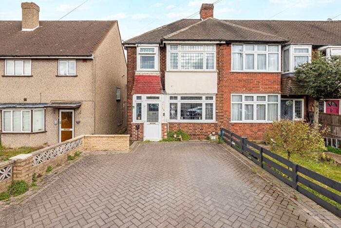 3 Bedroom End Terrace House For Sale In Garth Road, Morden, SM4