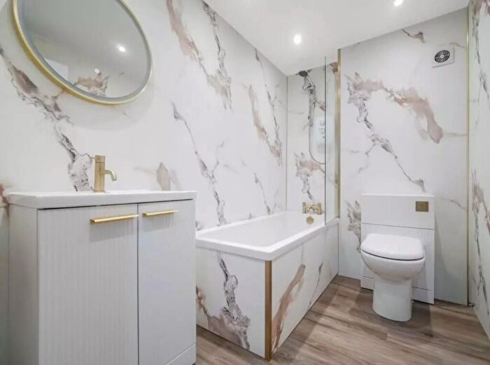 2 Bedroom Flat To Rent In Glasgow Street, Glasgow, G12