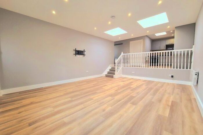 1 Bedroom Flat To Rent In Station Approach, Bromley, BR2