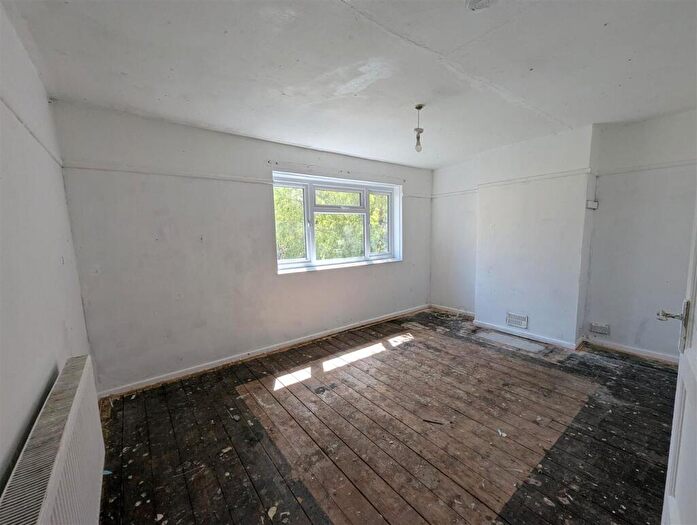 2 Bedroom Apartment For Sale In St. Lawrence Road, Weymouth, DT3