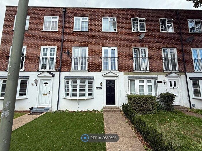 4 Bedroom Terraced House To Rent In White Rose Lane, Woking, GU22