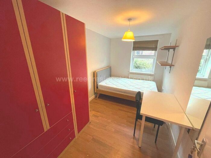 4 Bedroom Flat To Rent In Castle Boulevard, Lenton, England, NG7