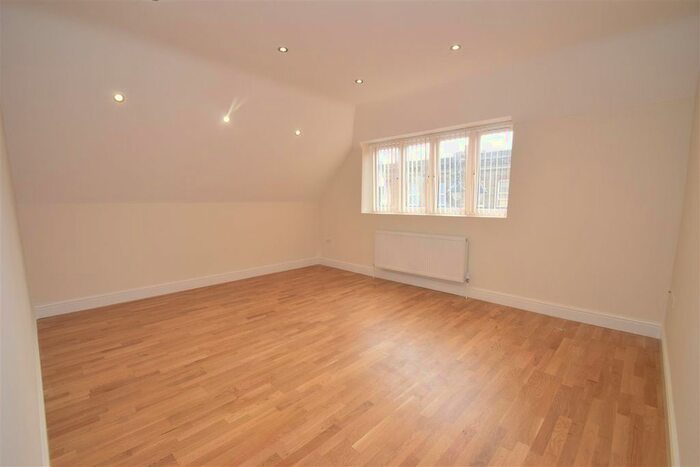 1 Bedroom Flat To Rent In High Street, New Malden, KT3