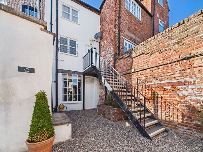 2 Bedroom Flat To Rent In Barton Street, Tewkesbury, GL20