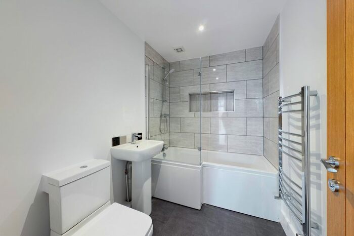 1 Bedroom Flat To Rent In Horley, Surrey, RH6