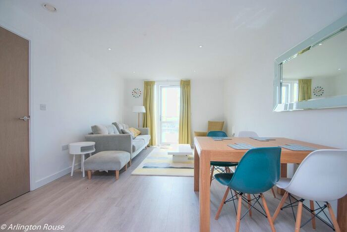 2 Bedroom Flat To Rent In Rivulet Apartments, Devan Grove, Manor House, London, N4