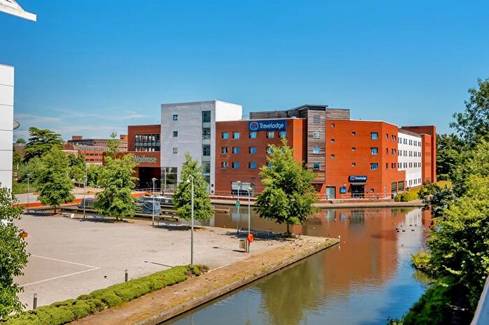 2 Bedroom Flat To Rent In Kingfisher House, Aylesbury, HP21