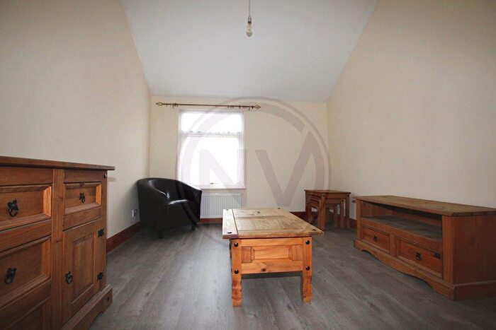 1 Bedroom Mews To Rent In Osborne Mews, London, E17