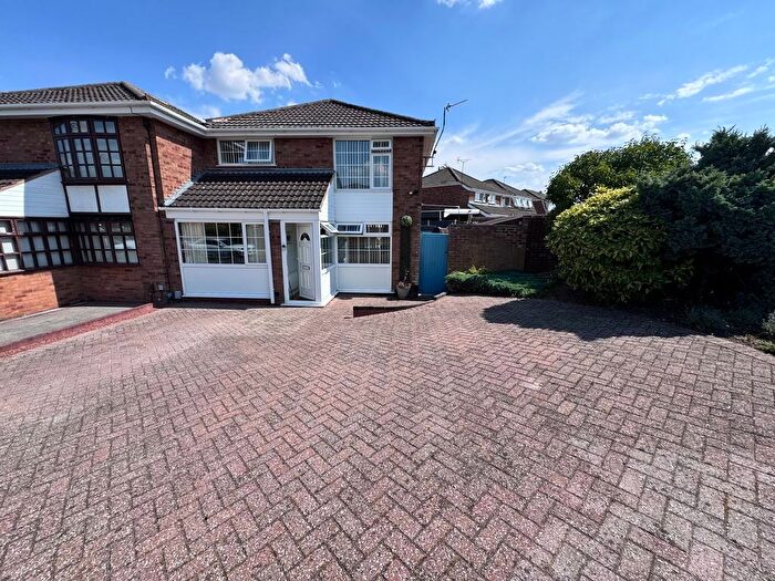 3 Bedroom Semi-detached House For Sale In Somerset Drive, Nuneaton, CV10