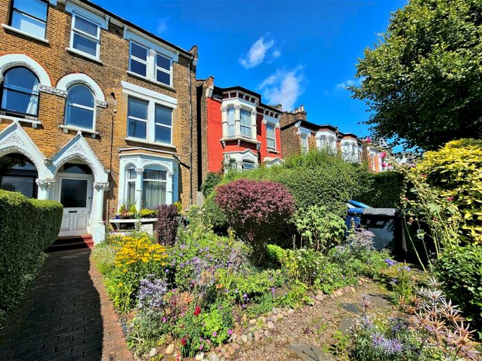 2 Bedroom Flat To Rent In Fortis Green, East Finchley, N2