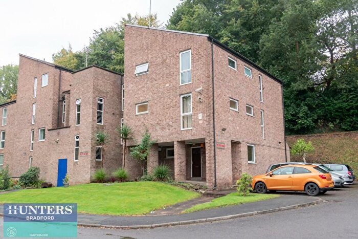 2 Bedroom Flat To Rent In Frizley Gardens Frizinghall, Bradford, Yorkshire, BD9