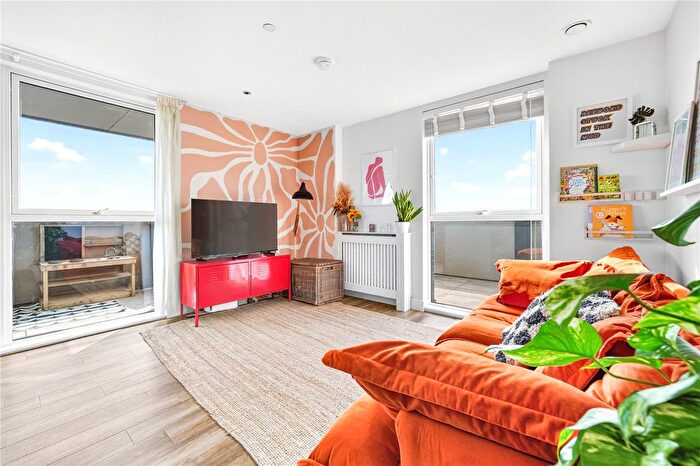 3 Bedroom Flat For Sale In Track Street, Walthamstow, London, E17