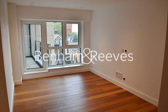 2 Bedroom Flat To Rent In Longfield Avenue, Ealing, W5
