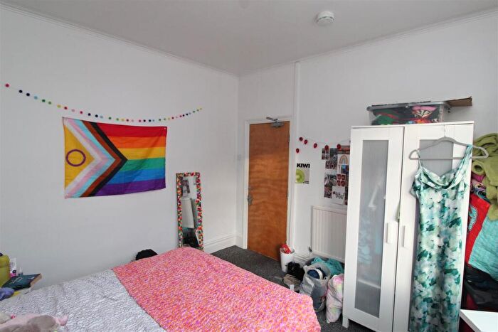 5 Bedroom Private Hall To Rent In Llanishen Street, Heath, Cardiff, CF14