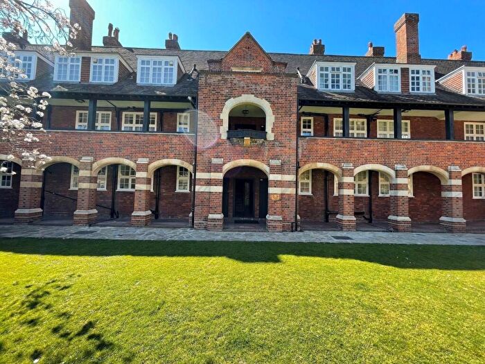 2 Bedroom Flat To Rent In Meadway Court, Hampstead Garden Suburb, NW11