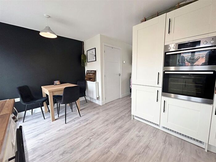 3 Bedroom Town House For Sale In Barley Close, Thorpe Willoughby, Selby, YO8