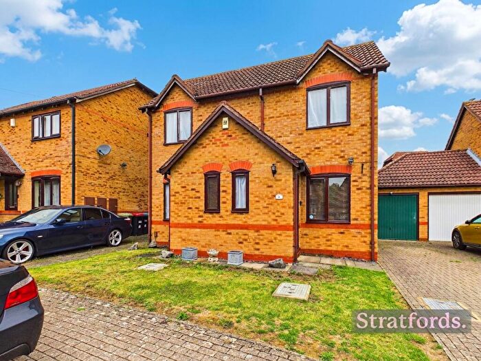 3 Bedroom Detached House To Rent In Treborough, Furzton, MK4
