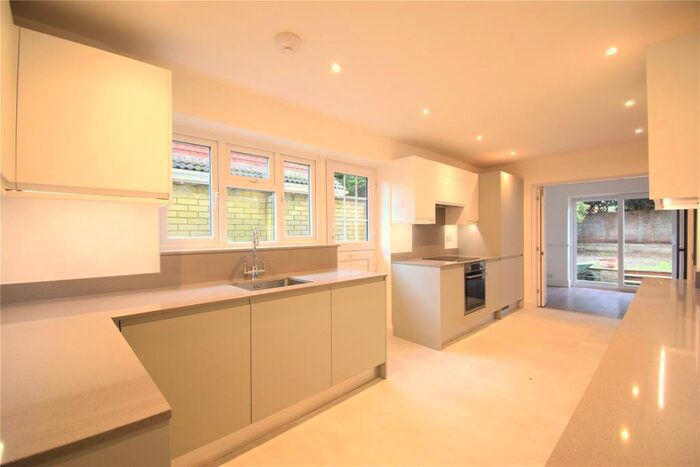 6 Bedroom Detached House To Rent In Hardwick Close, Maidenhead, Berkshire, SL6