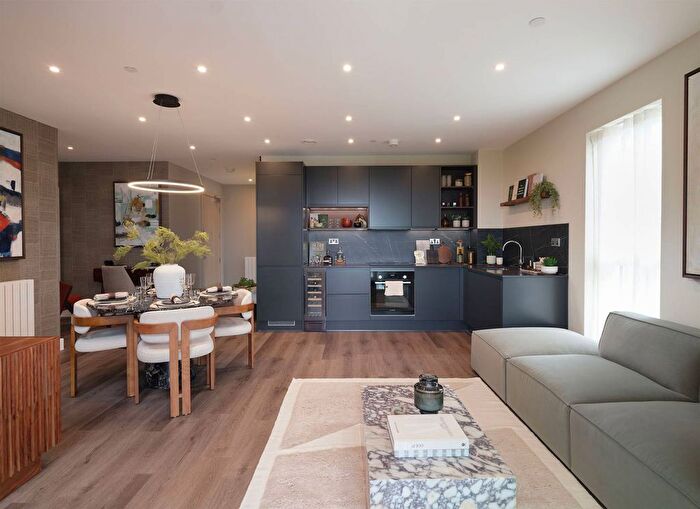 3 Bedroom Flat For Sale In Kidbrooke Village, Kidbrooke, SE3