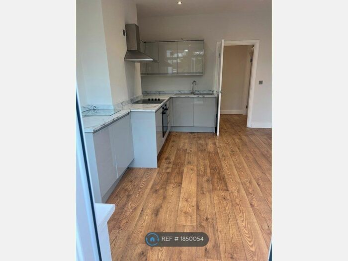 2 Bedroom Flat To Rent In Galpins Road, Thornton Heath, CR7