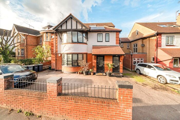 4 Bedroom Flat For Sale In Albert Road, London, N22