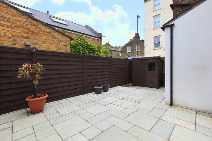 2 Bedroom Flat To Rent In Hetherington Road, Brixton, London, SW4