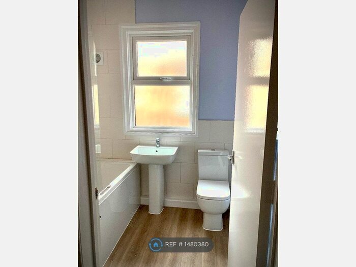 2 Bedroom Flat To Rent In Tunbridge Wells, Tunbridge Wells, TN4