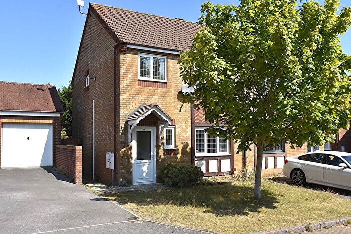 3 Bedroom Semi-Detached House To Rent In Ensign Close, Cowes, PO31