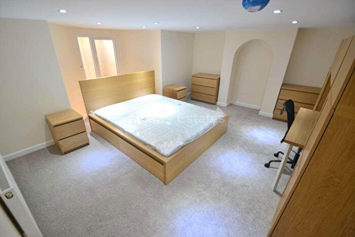 2 Bedroom Flat To Rent In London Road, Reading, RG1