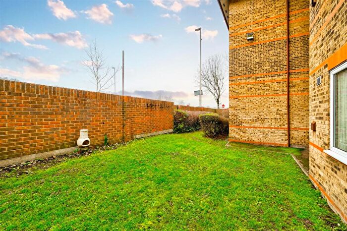 1 Bedroom Flat For Sale In Cambridge Road, Wanstead, E11