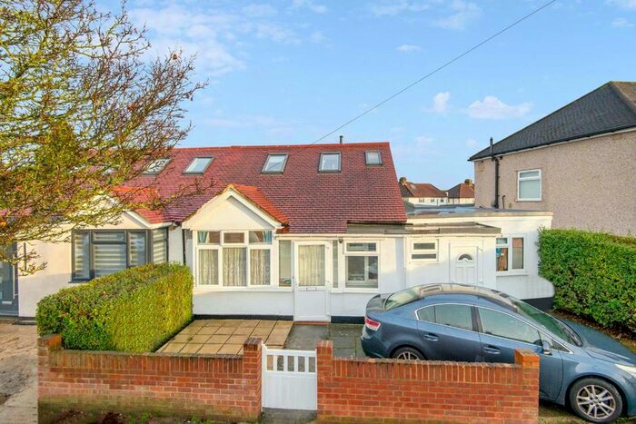 3 Bedroom Flat To Rent In Oakfield Gardens, Greenford, UB6