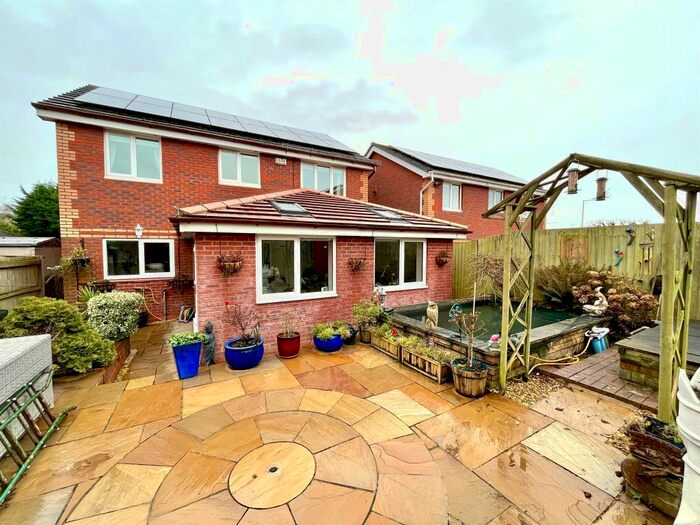 4 Bedroom Detached House For Sale In Cider Mill Close, Bulwark