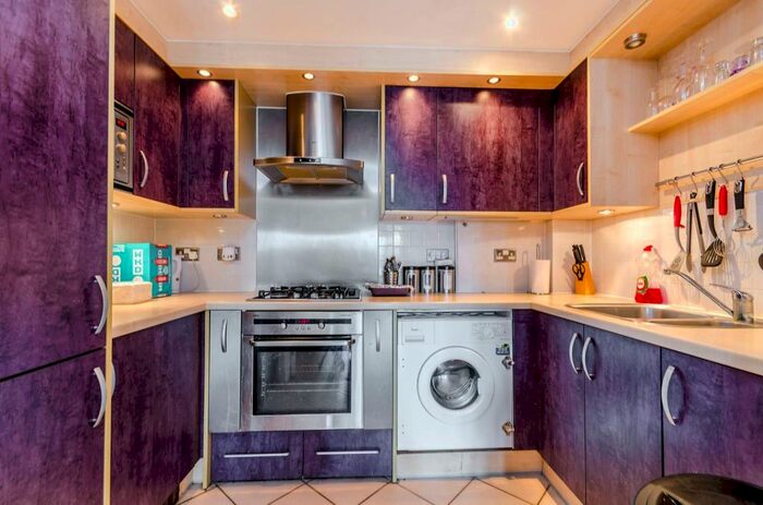 2 Bedroom Flat To Rent In Market Square, Kingston, Kingston Upon Thames, KT1