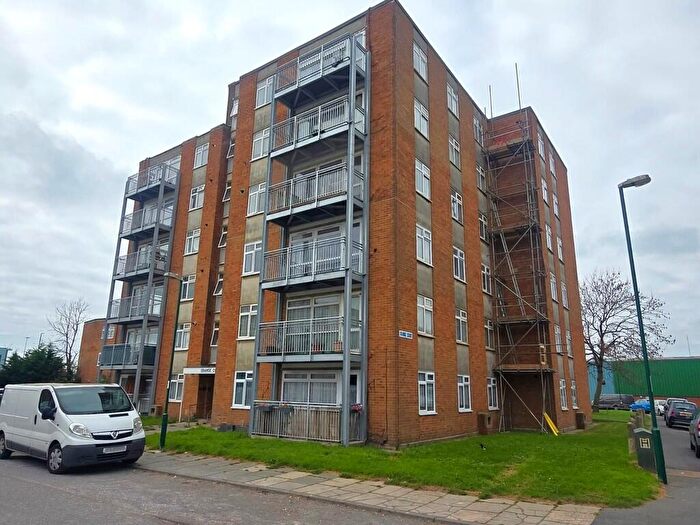 2 Bedroom Apartment To Rent In Grange Court, Southwick, BN42