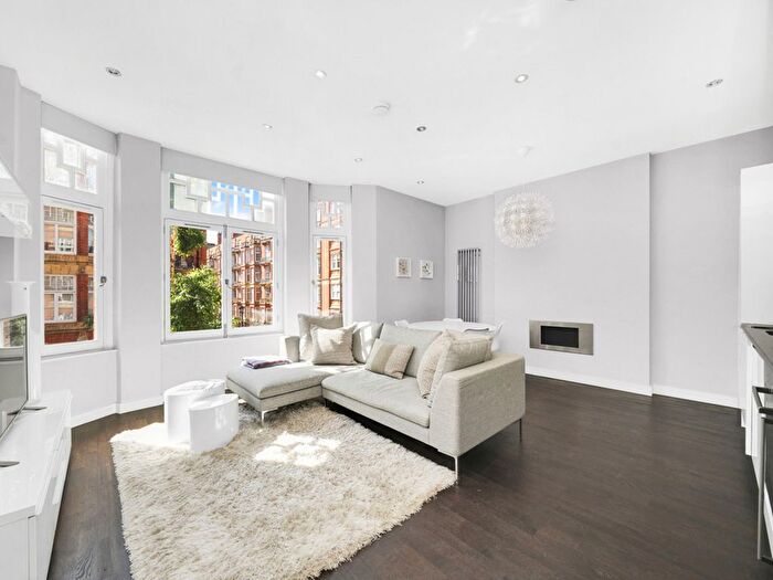 2 Bedroom Flat To Rent In Montagu Mansions, London, W1U
