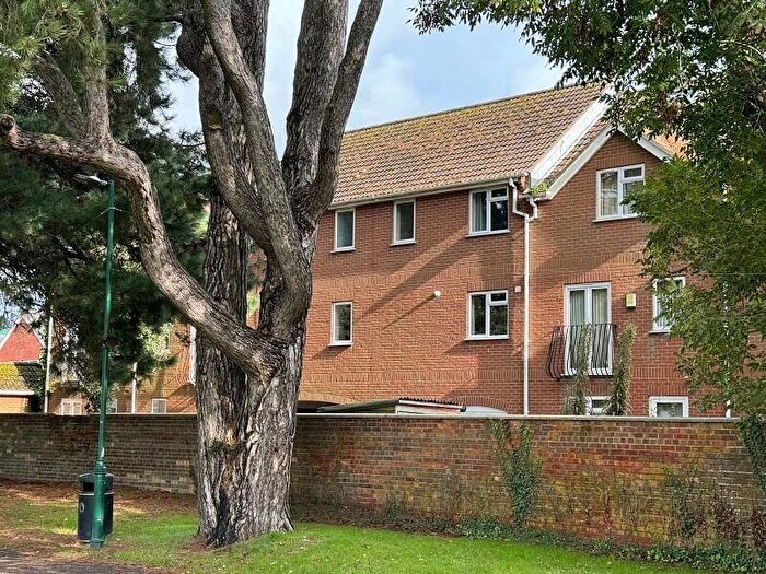 2 Bedroom Town House To Rent In Parkview Mews, Station Road, New Milton, Hampshire., BH25
